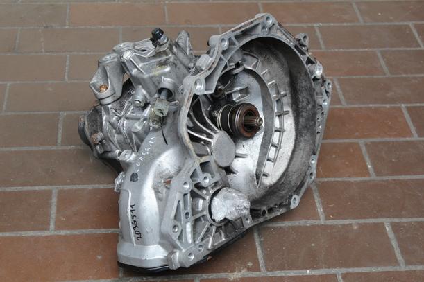 Foto: SCHALTGETRIEBE 5-GANG F13 (62000km) eines Opel Corsa 1.0 12V Sunnyboy