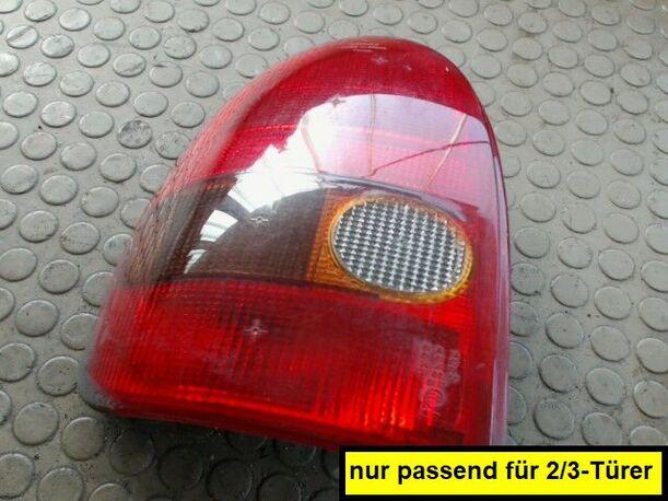 Foto: HECKLEUCHTE / RÜCKLICHT  LINKS eines Opel Corsa