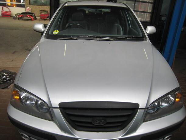 Foto: MOTORHAUBE eines Hyundai Elantra 2.0i CRDi Sunnyboy