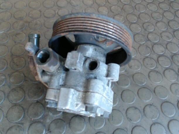 Foto: PUMPE SERVOLENKUNG eines Hyundai Elantra 2.0i CRDi Sunnyboy