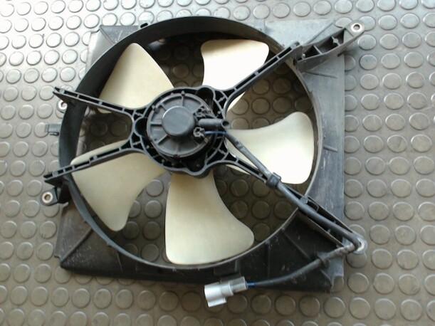 Foto: ELEKTROLÜFTER eines Toyota Corolla 1.4