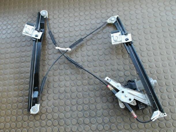 Foto: FENSTERHEBER VORNE RECHTS eines Ford Mondeo 2.0 Turnier TDCi DPF