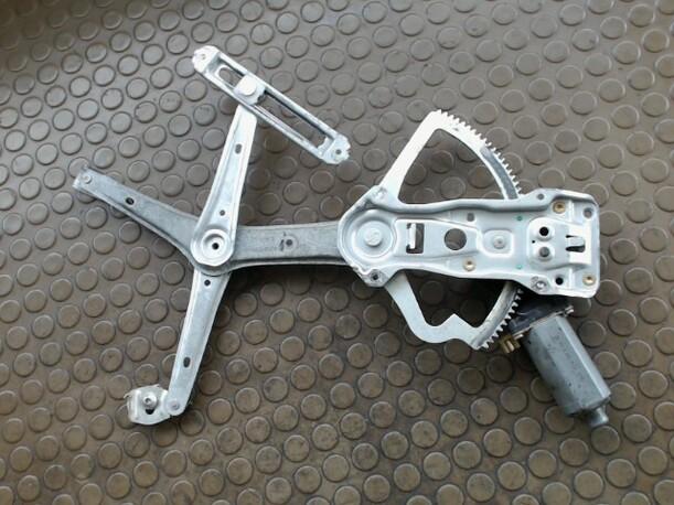 Foto: FENSTERHEBER VORNE LINKS eines Mercedes-Benz C 180 T