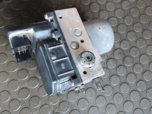 Foto: HAUPTBREMSAGGREGAT ABS eines Ford Mondeo 2.0 Turnier TDCi CD