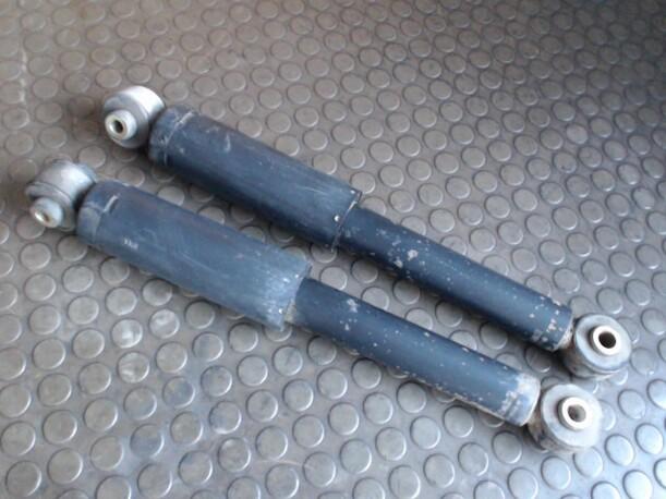 Foto: STOSSDÄMPFER HINTEN eines Ford Mondeo 2.0 Turnier TDCi CD