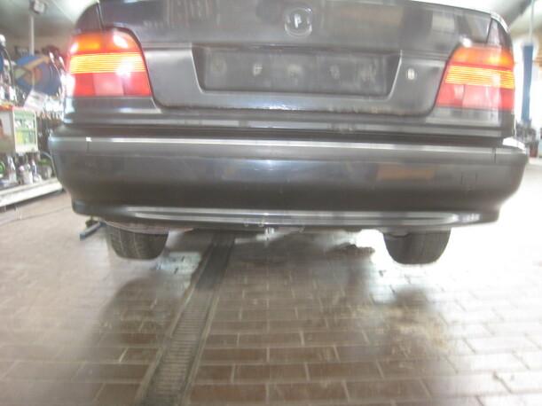 Foto: STOßSTANGE / STOSSFÄNGER HINTEN eines BMW 520i CD