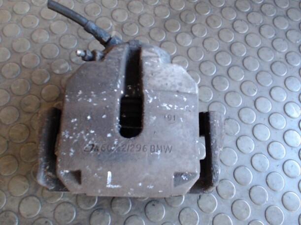 Foto: BREMSSATTEL VORN LINKS eines BMW 520i CD