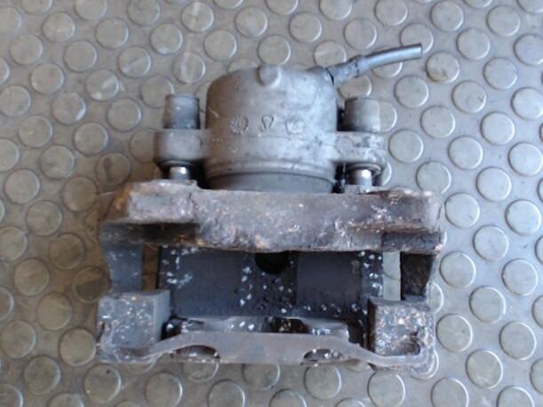 Foto: BREMSSATTEL VORN LINKS eines BMW 520i CD