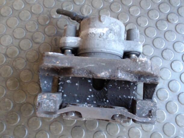 Foto: BREMSSATTEL VORN RECHTS eines BMW 520i CD