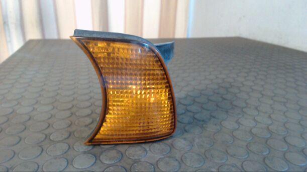 Foto: BLINKER / BLINKLEUCHTE VORN LINKS eines BMW 518i CLX