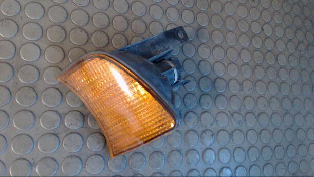 Foto: BLINKER / BLINKLEUCHTE VORN LINKS eines BMW 518i CLX