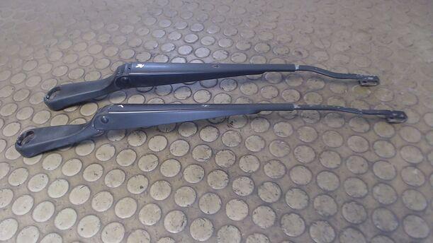 Foto: SCHEIBENWISCHERARME VORN eines Saab 900 2.0i