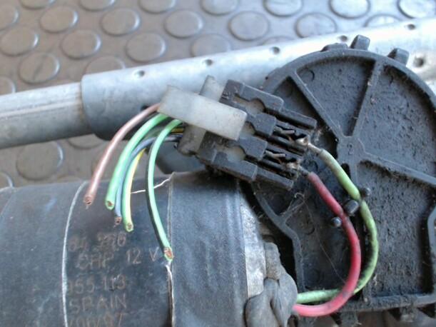 Foto: SCHEIBENWISCHERMOTOR VORN eines Seat Arosa 1.0 MPI Sunnyboy