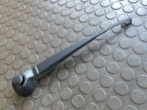 Foto: SCHEIBENWISCHERARM HINTEN eines Seat Arosa 1.0 MPI Sunnyboy