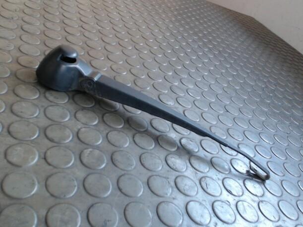 Foto: SCHEIBENWISCHERARM HINTEN eines Seat Arosa 1.0 MPI Sunnyboy