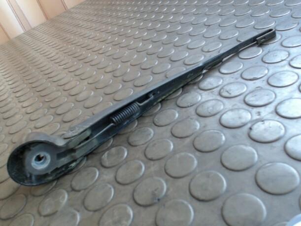 Foto: SCHEIBENWISCHERARM HINTEN eines Seat Arosa 1.0 MPI Sunnyboy