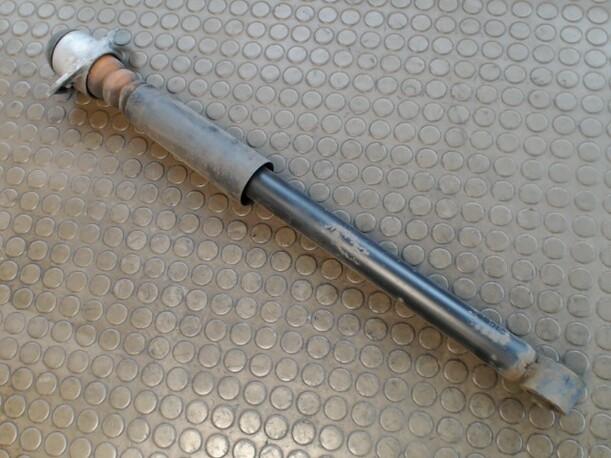 Foto: STOSSDÄMPFER HINTEN LINKS eines Audi A3 1.8