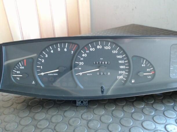 Foto: TACHOEINHEIT eines Opel Omega 2.0
