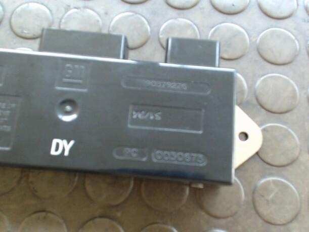 Foto: ANTENNENVERSTÄRKER eines Opel Omega 2.0