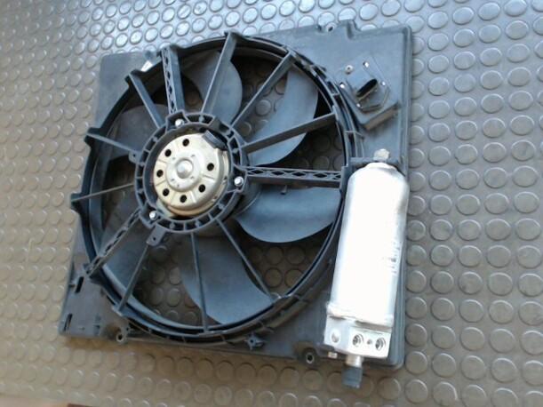 Foto: ELEKTROLÜFTER eines Renault Megane Scenic 1.6e