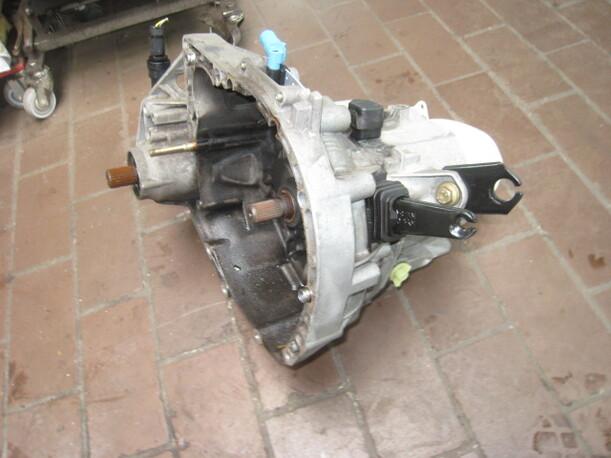 Foto: SCHALTGETRIEBE 5-GANG eines Renault Megane Scenic 1.6e