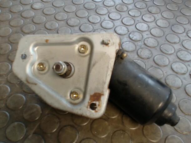 Foto: SCHEIBENWISCHERMOTOR VORN eines Daihatsu Cuore