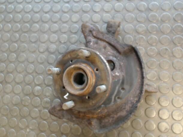 Foto: ACHSSCHENKEL VORNE LINKS V L eines Daihatsu Cuore