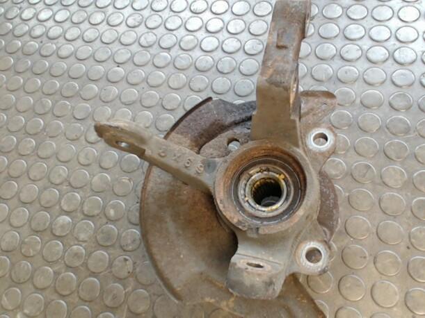 Foto: ACHSSCHENKEL VORNE LINKS V L eines Daihatsu Cuore