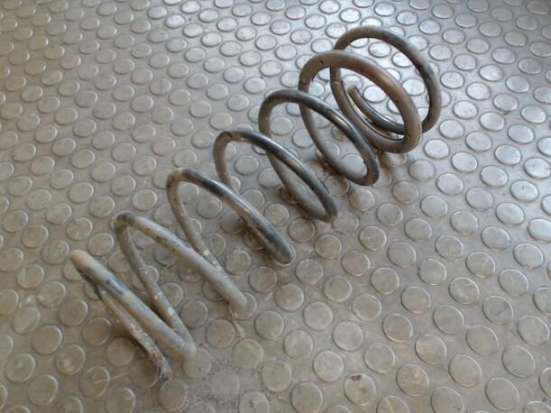 Foto: HINTERFEDER LINKS eines Daihatsu Cuore