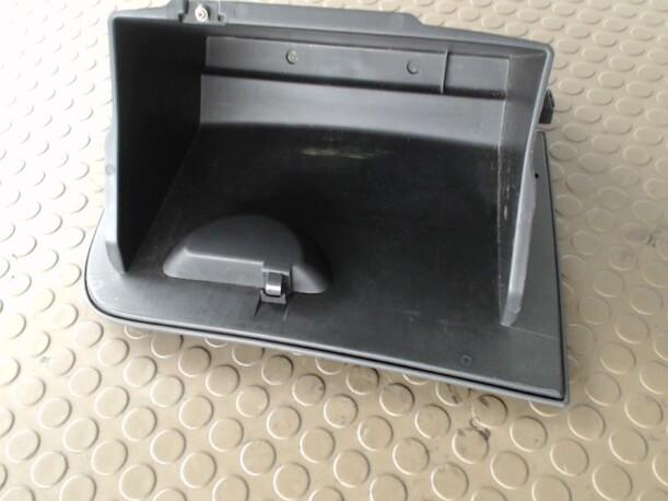 Foto: HANDSCHUHFACH eines Ford Focus Turnier