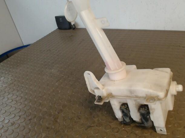 Foto: SCHEIBENWASCHBEHÄLTER eines Mazda MPV 2.0 Sunnyboy