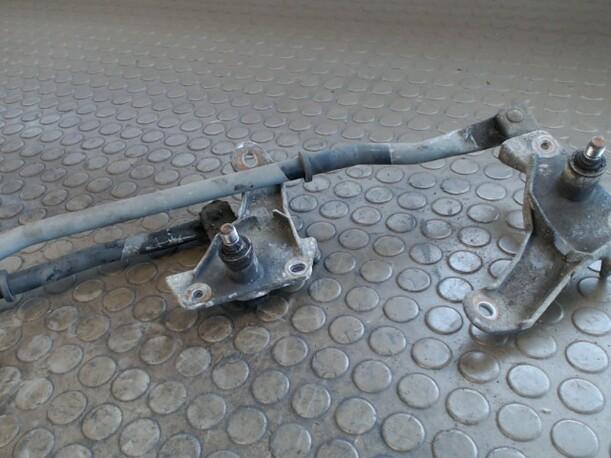 Foto: SCHEIBENWISCHERGESTÄNGE VORN eines Mazda MPV 2.0 Sunnyboy
