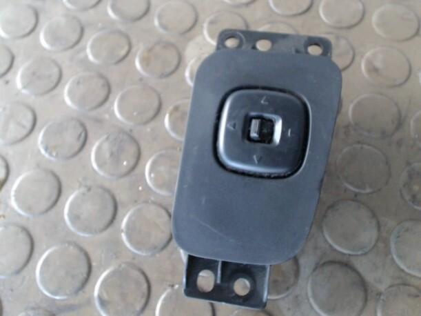 Foto: SCHALTER  AUSSENSPIEGELVERSTELLUNG eines Mazda MPV 2.0 Sunnyboy