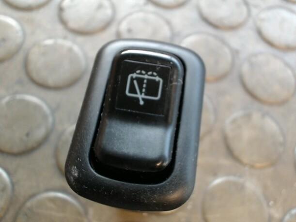Foto: SCHALTER WISCHER HECKSCHEIBE eines Daihatsu Cuore