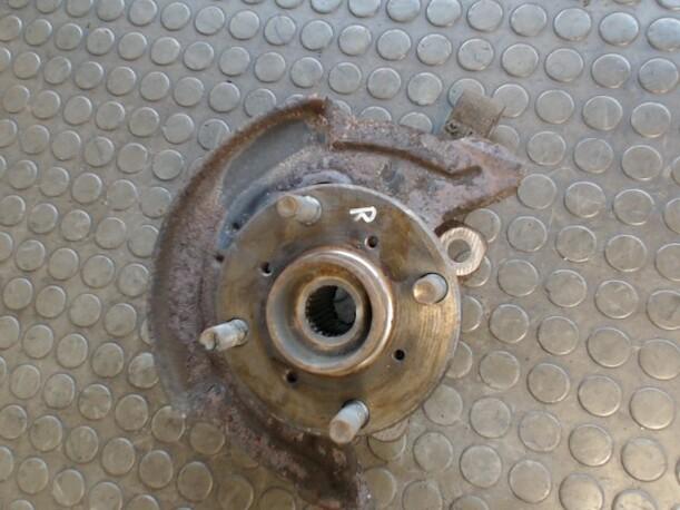 Foto: ACHSSCHENKEL VORNE RECHTS V R eines Daihatsu Cuore