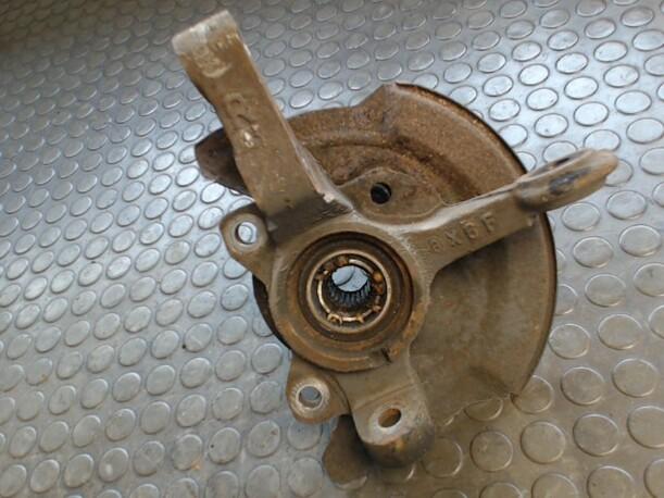 Foto: ACHSSCHENKEL VORNE RECHTS V R eines Daihatsu Cuore