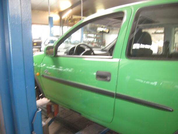 Foto: TÜR VORN LINKS (2/3-Türer) eines Opel Corsa 12V