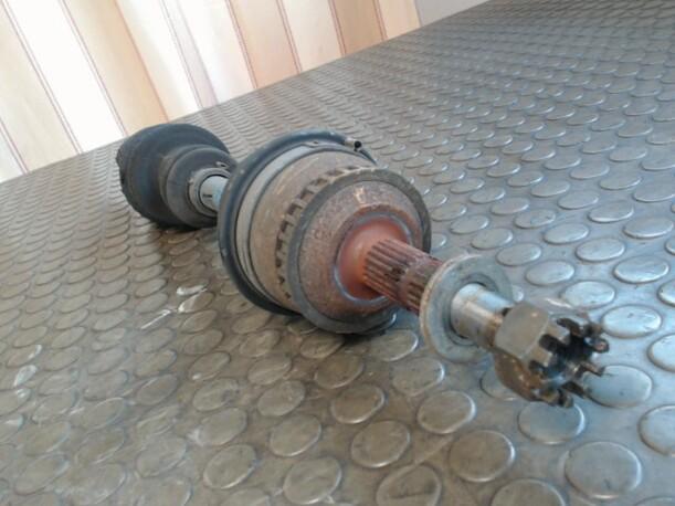Foto: ANTRIEBSWELLE LINKS eines Opel Corsa 12V