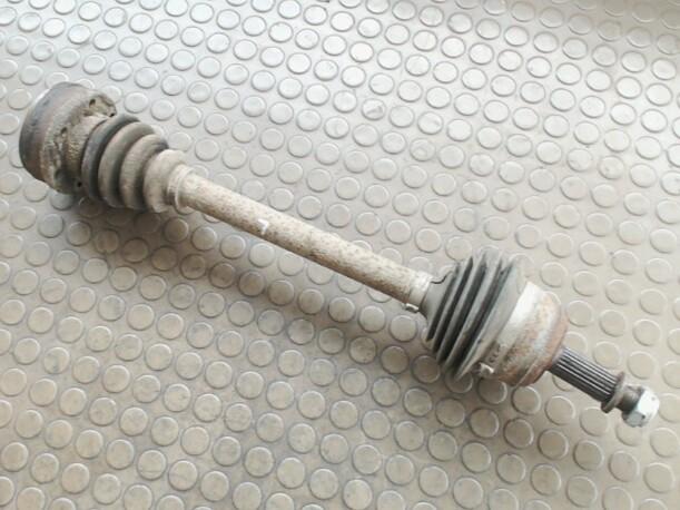 Foto: ANTRIEBSWELLE LINKS eines VW Golf