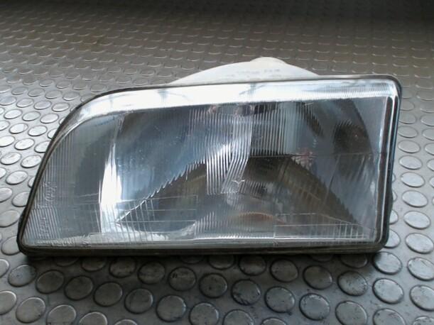 Foto: SCHEINWERFER LINKS eines Citroen AX Sunnyboy