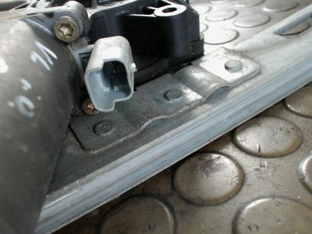Foto: FENSTERHEBER ELEKTR. VORN LINKS (4/5-Türer) eines Peugeot 206 75 Sunnyboy