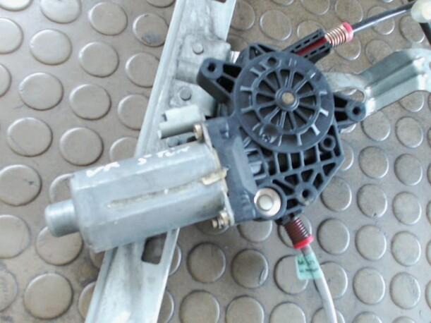 Foto: FENSTERHEBER ELEKTR.VORNE RECHTS (4/5-Türer) eines Peugeot 206 75 Sunnyboy