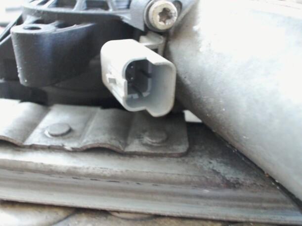 Foto: FENSTERHEBER ELEKTR.VORNE RECHTS (4/5-Türer) eines Peugeot 206 75 Sunnyboy