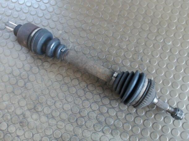 Foto: ANTRIEBSWELLE LINKS eines Peugeot 206 75 Sunnyboy