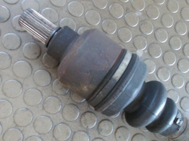 Foto: ANTRIEBSWELLE LINKS eines Peugeot 206 75 Sunnyboy