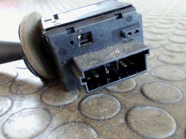 Foto: SCHEIBENWISCHERSCHALTER eines Peugeot 206 75 Sunnyboy