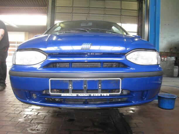 Foto: STOßFÄNGER / STOßSTANGE VORNE eines Fiat Palio Weekend 75 CD