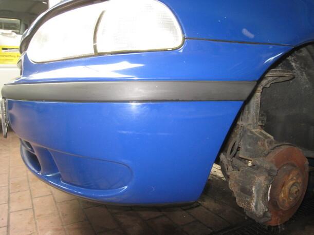 Foto: STOßFÄNGER / STOßSTANGE VORNE eines Fiat Palio Weekend 75 CD