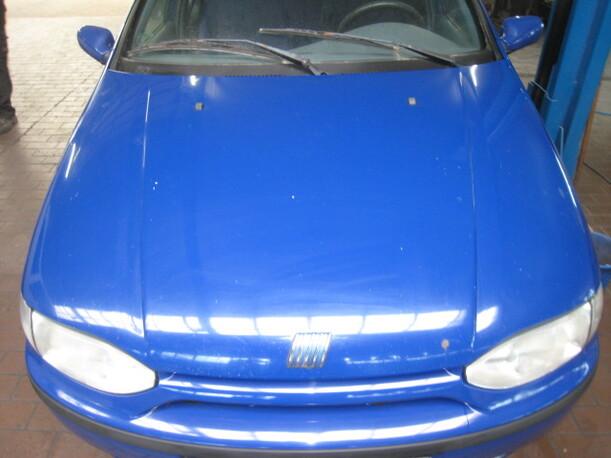 Foto: MOTORHAUBE eines Fiat Palio Weekend 75