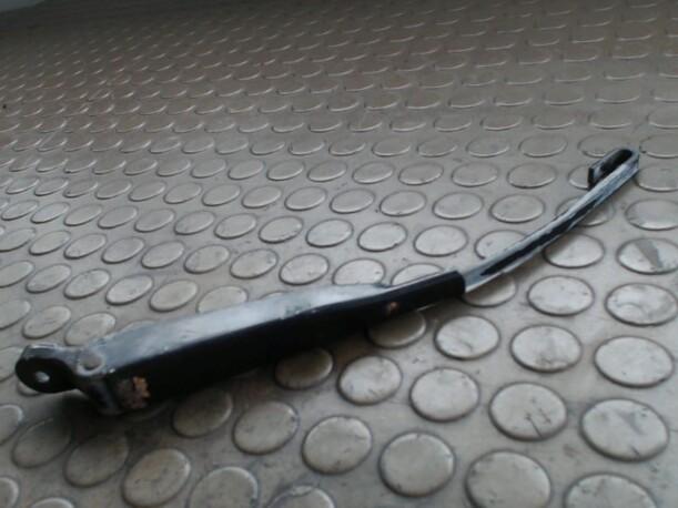 Foto: SCHEIBENWISCHERARM HINTEN eines Opel Vectra 1.6 Caravan CD